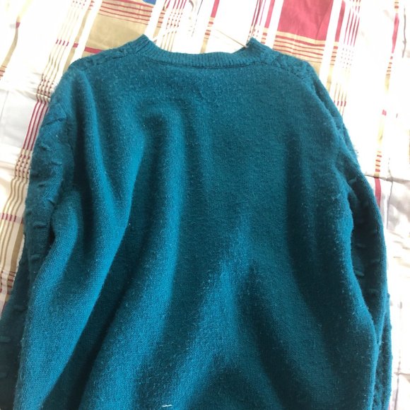 Sweaters - Women's long-sleeved crewneck sweater in green